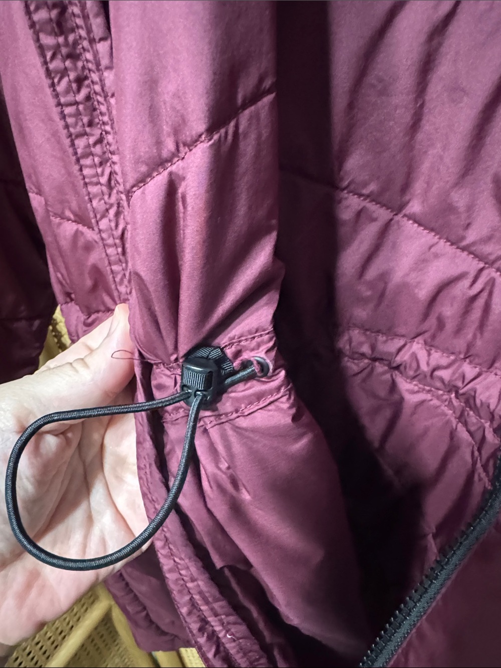 The North Face Women’s Hooded Puffer Jacket - cranberry - Picture 9 of 15